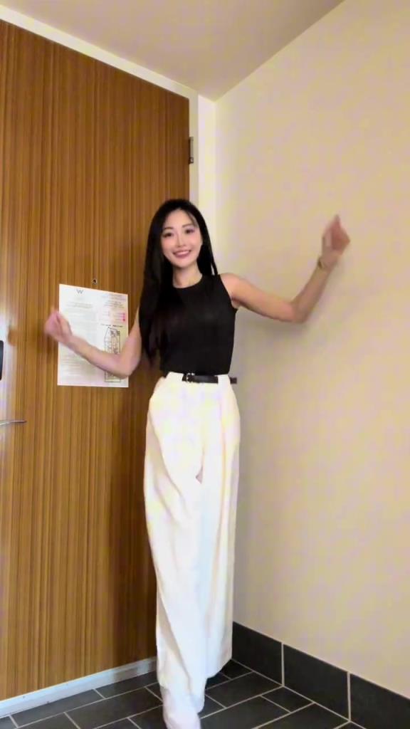 孟超曬自拍：常規(guī)賽正式收官啦，咱們季后賽見啦！