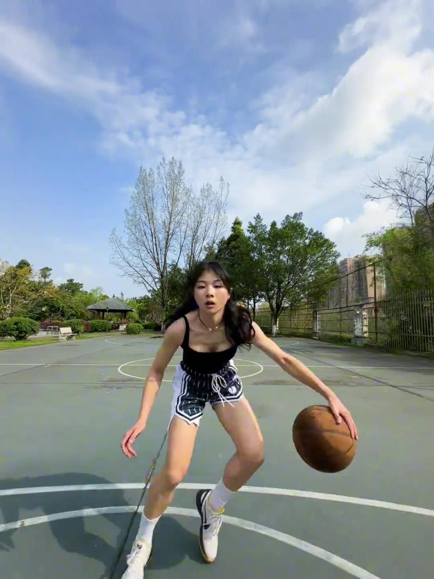 看著有點(diǎn)實(shí)力，敢背打我不？